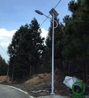 北京农村太阳能路灯几个阴雨天亮灯合适